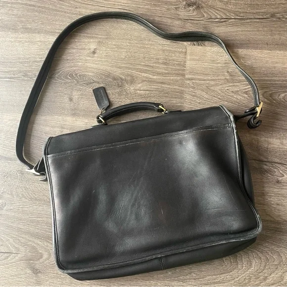 90’s Coach Black Leather Messenger Bag - Picture 3 of 8